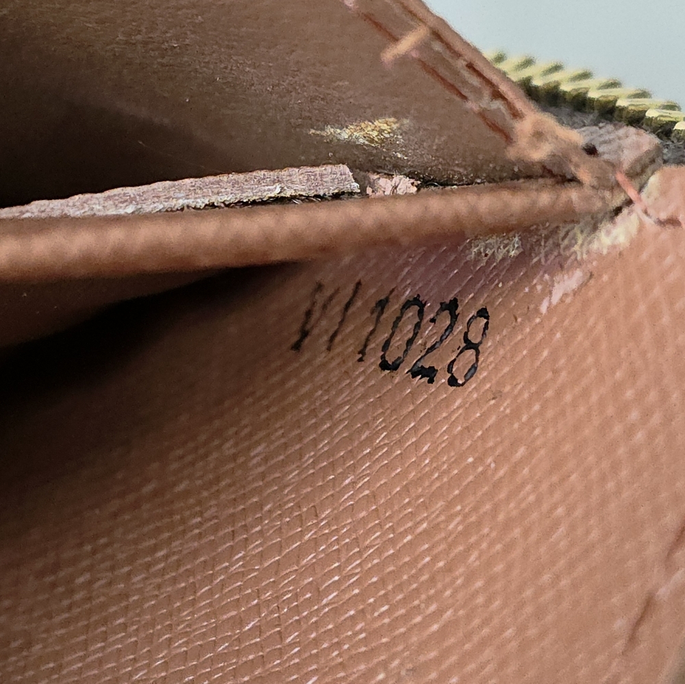 Authentic Louis Vuitton Zippy Monogram Wallet - Picture 8 of 8